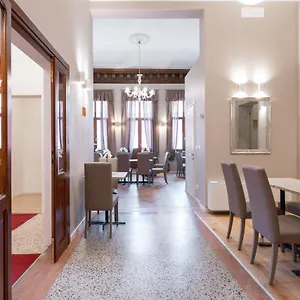 https://hotel-palazzo-martinelli-dolfin.hotelslidodijesolo.com