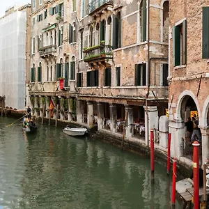https://hotel-al-sotoportego.hotelslidodijesolo.com