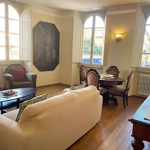 https://serena-apartment.it-tuscanyhotel.com
